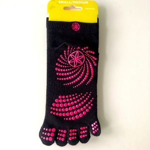 NWOT Yoga socks with grips